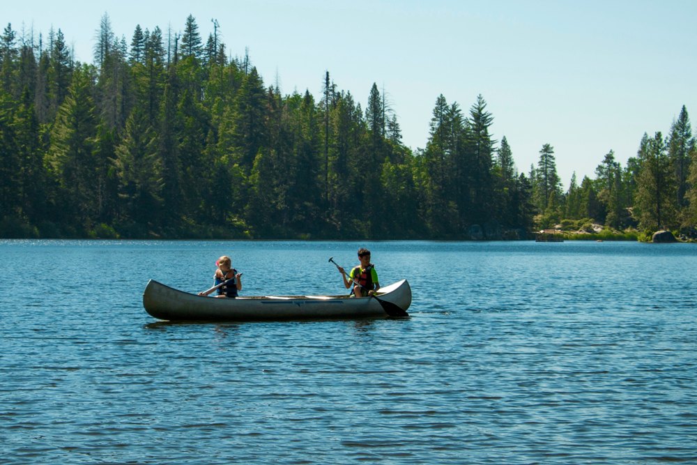 Whether it's the ocean, lakes, or rivers, bodies of water often elicit feelings of peace and tranquility. 4 Lake Locations to Explore by Boat